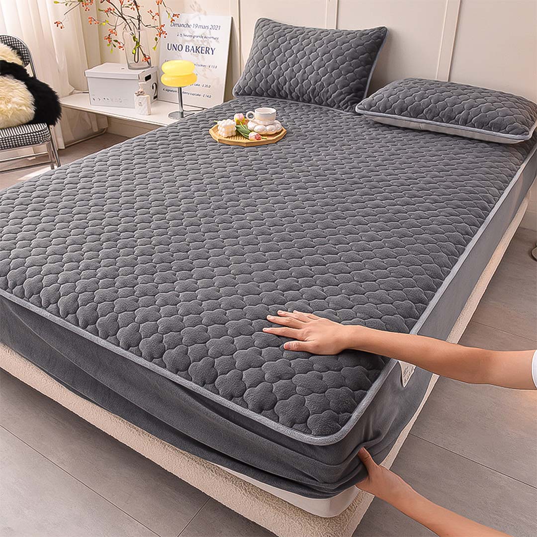 Clover Mattress Cover With Pillow Covers