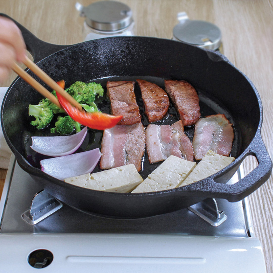 Sizzle Pan With Helper Handle