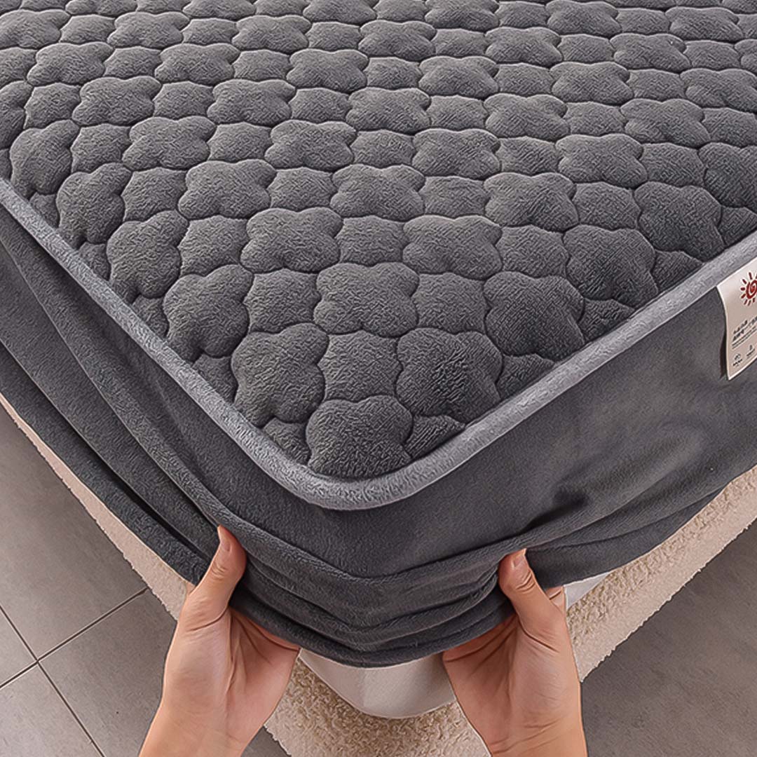 Clover Mattress Cover With Pillow Case